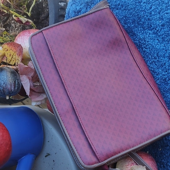 Liz Claiborne Pocket Book - Picture 5 of 11